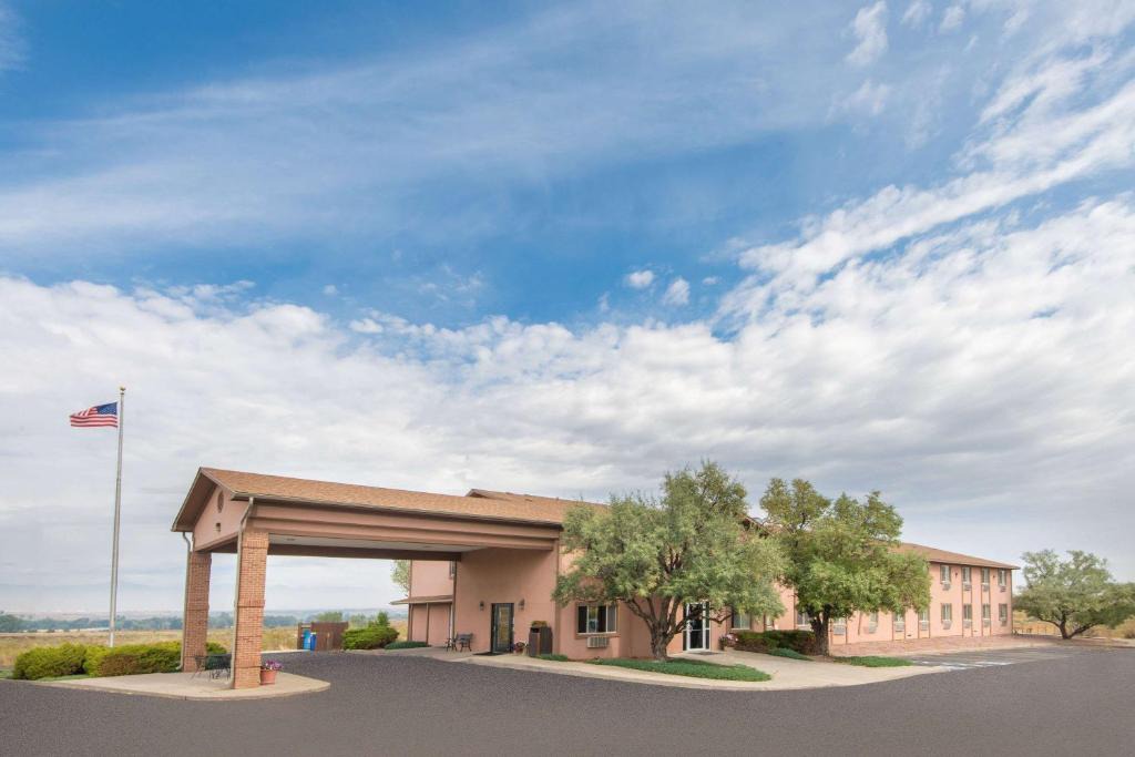 Florence Hotel | Super 8 by Wyndham Florence CO