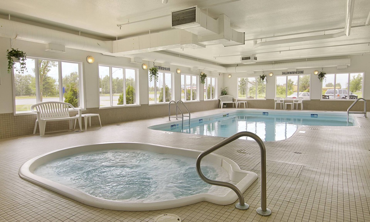 Fort Frances Hotel | Super 8 by Wyndham Fort Frances
