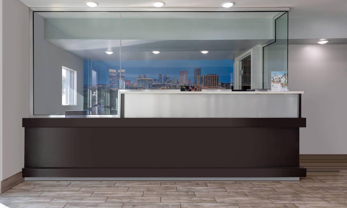 West Meadowbrook Hotel | Super 8 by Wyndham Fort Worth Entertainment District
