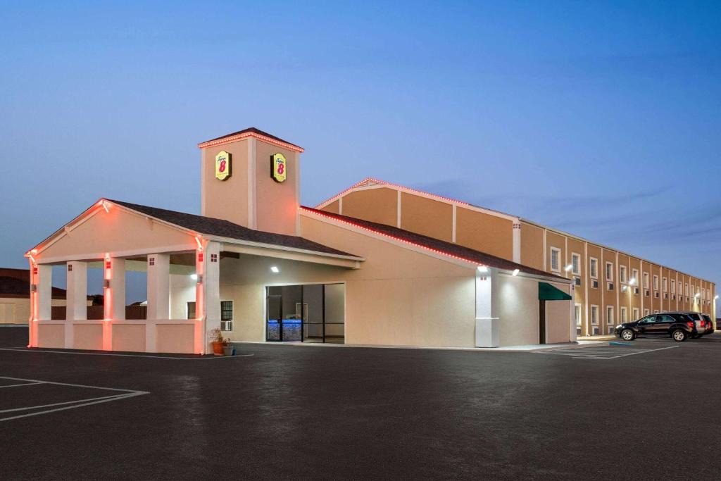Gainesville Hotel | Super 8 by Wyndham Gainesville TX