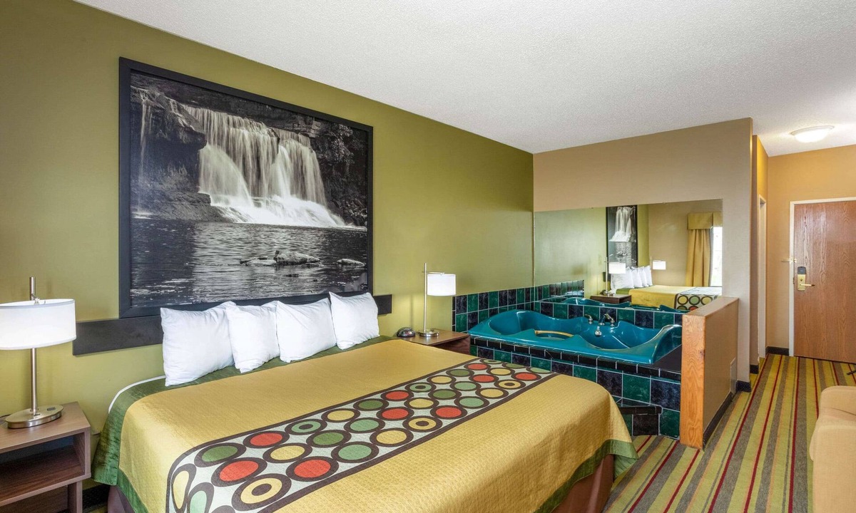 Goshen Hotel | Super 8 by Wyndham Goshen