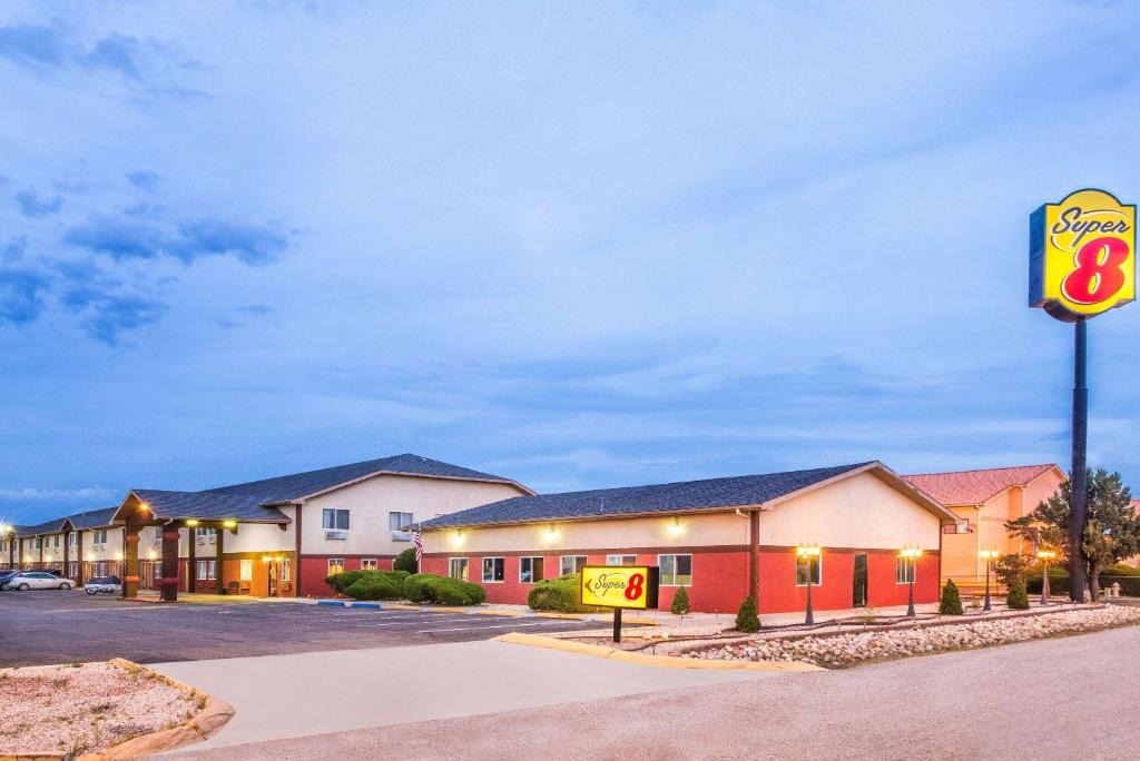 Grants Hotel | Super 8 by Wyndham Grants