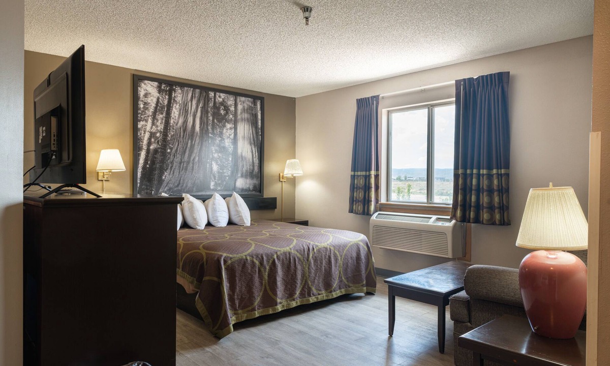 Grants Hotel | Super 8 by Wyndham Grants
