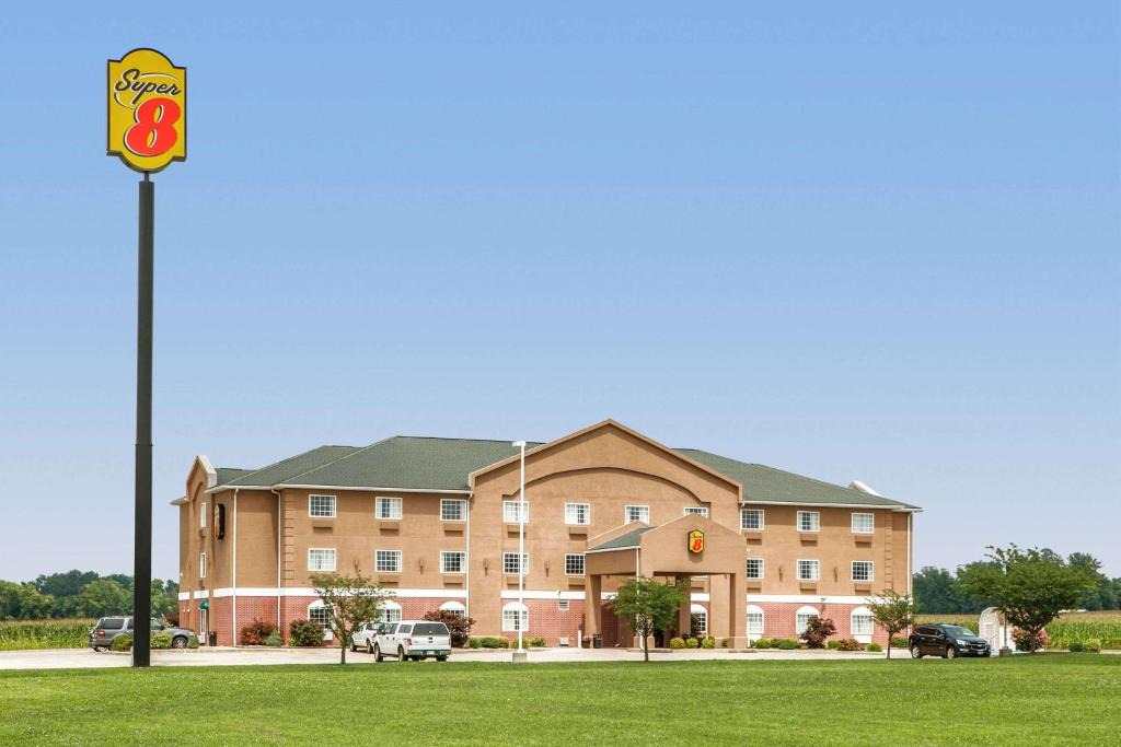Grayville Hotel | Super 8 by Wyndham Grayville