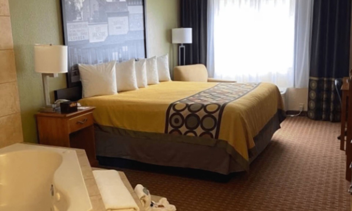 Great Bend Hotel | Super 8 by Wyndham Great Bend