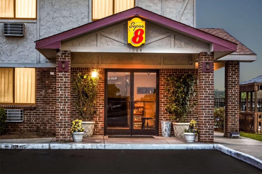 Greenville Hotel | Super 8 by Wyndham Greenville