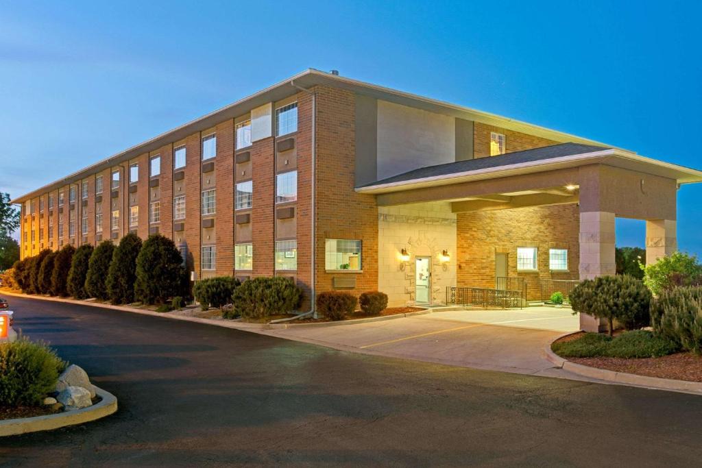 Gurnee Hotel | Super 8 by Wyndham Gurnee