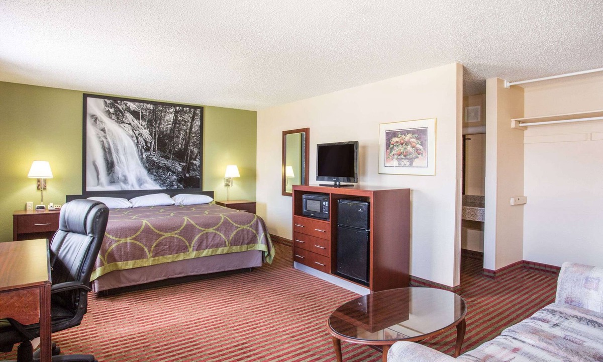 Harrisonburg Hotel | Super 8 by Wyndham Harrisonburg