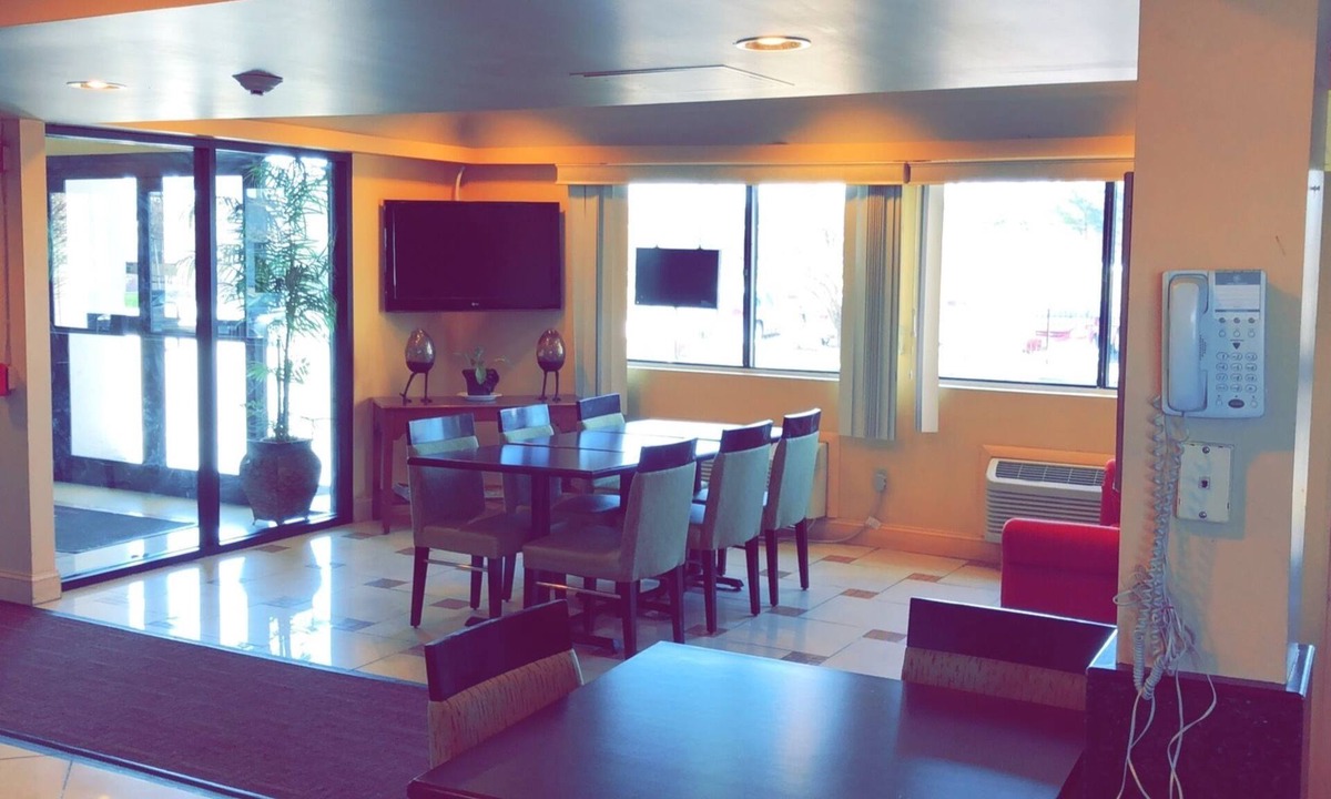 North Meadows Hotel | Super 8 by Wyndham Hartford