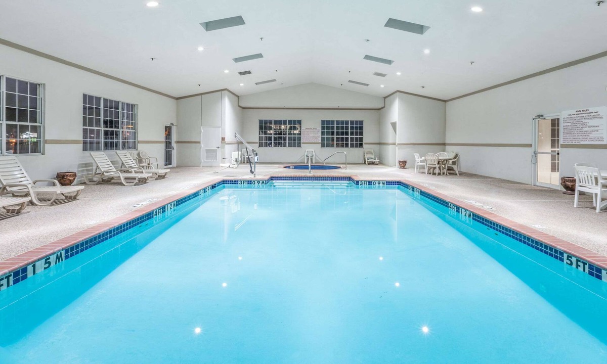 Hillsboro Hotel | Super 8 by Wyndham Hillsboro TX