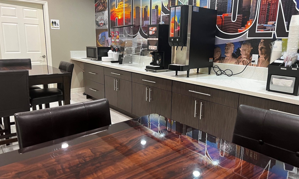 Barker Hotel | Super 8 by Wyndham Houston Northwest Cypress