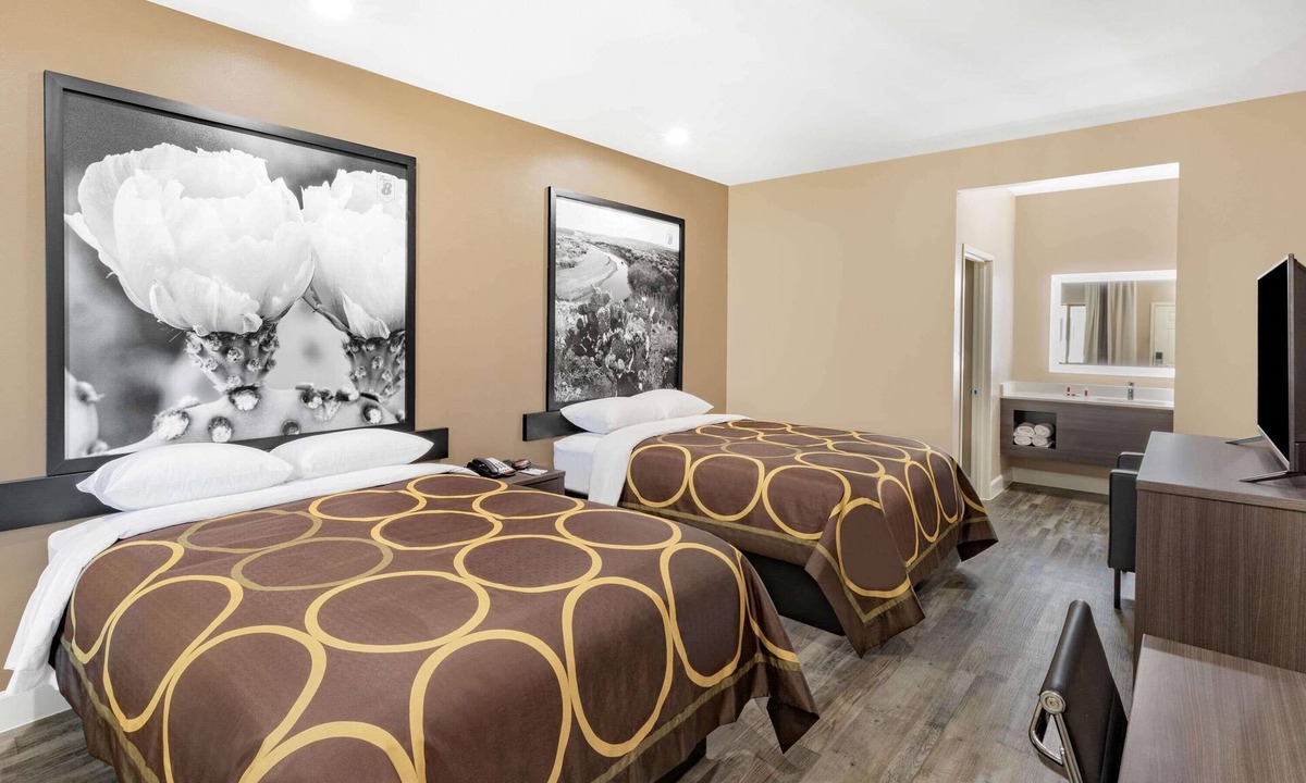 Barker Hotel | Super 8 by Wyndham Houston NW Beltway 8/West Rd