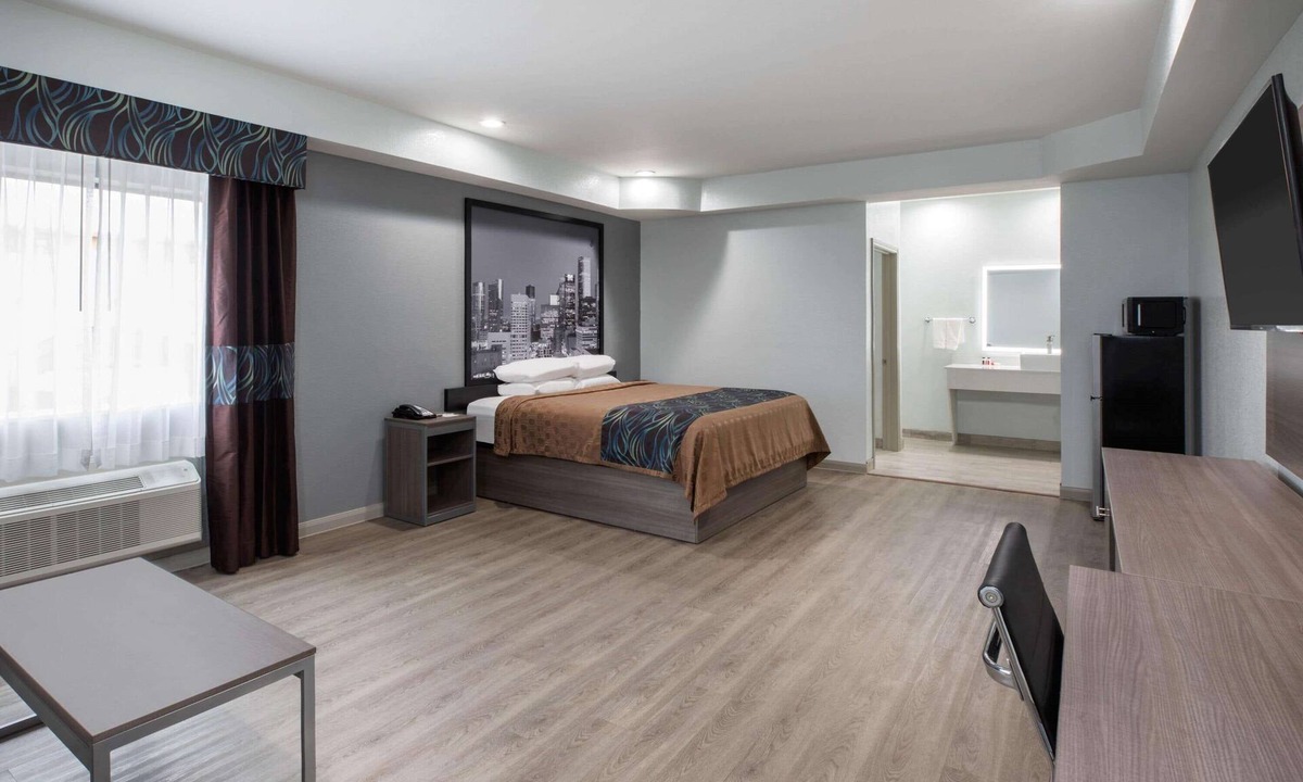 Humble Hotel | Super 8 by Wyndham Humble/Fallcreek/Houston