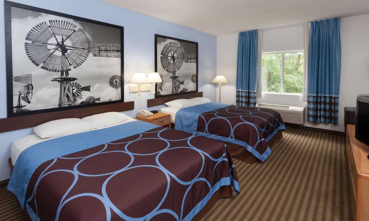 Huntington Hotel | Super 8 by Wyndham Huntington