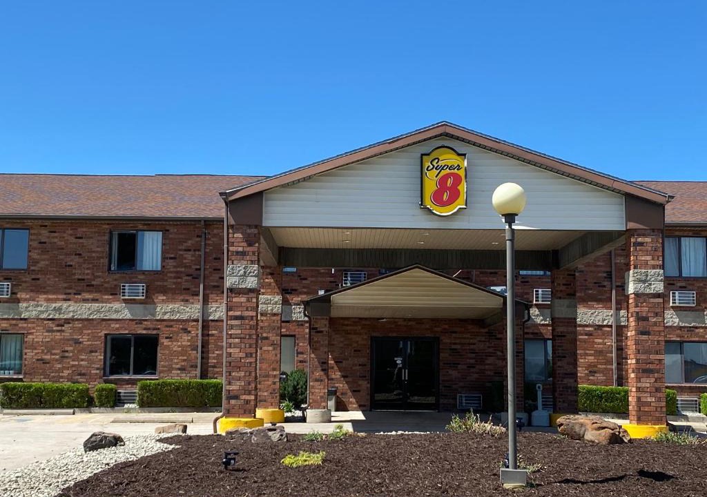 Independence Hotel | Super 8 by Wyndham Independence KS