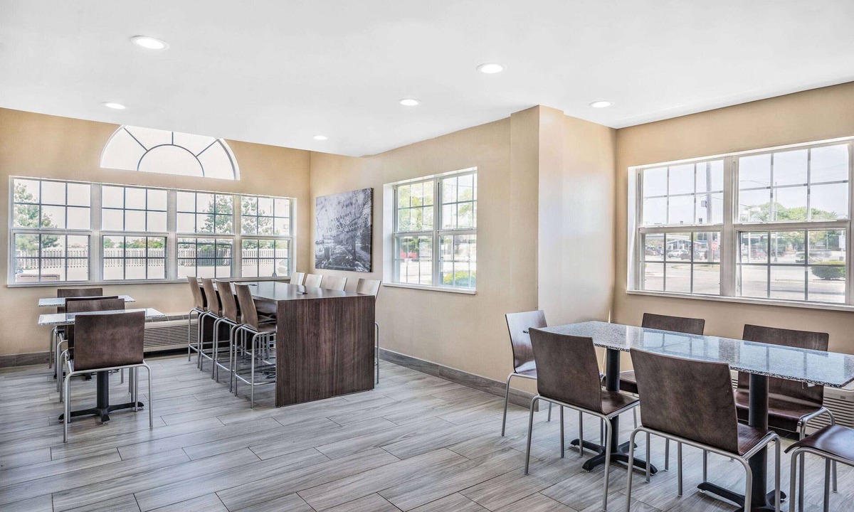 Joliet Hotel | Super 8 by Wyndham Joliet