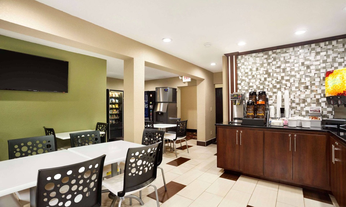 Joplin Hotel | Super 8 by Wyndham Joplin