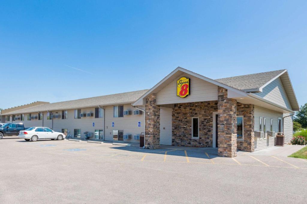 Kearney Hotel | Super 8 by Wyndham Kearney