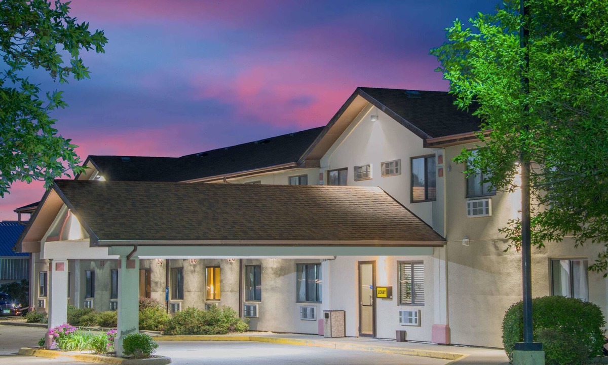 Knoxville Hotel | Super 8 by Wyndham Knoxville