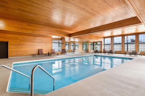 La Crosse Hotel | Super 8 by Wyndham La Crosse