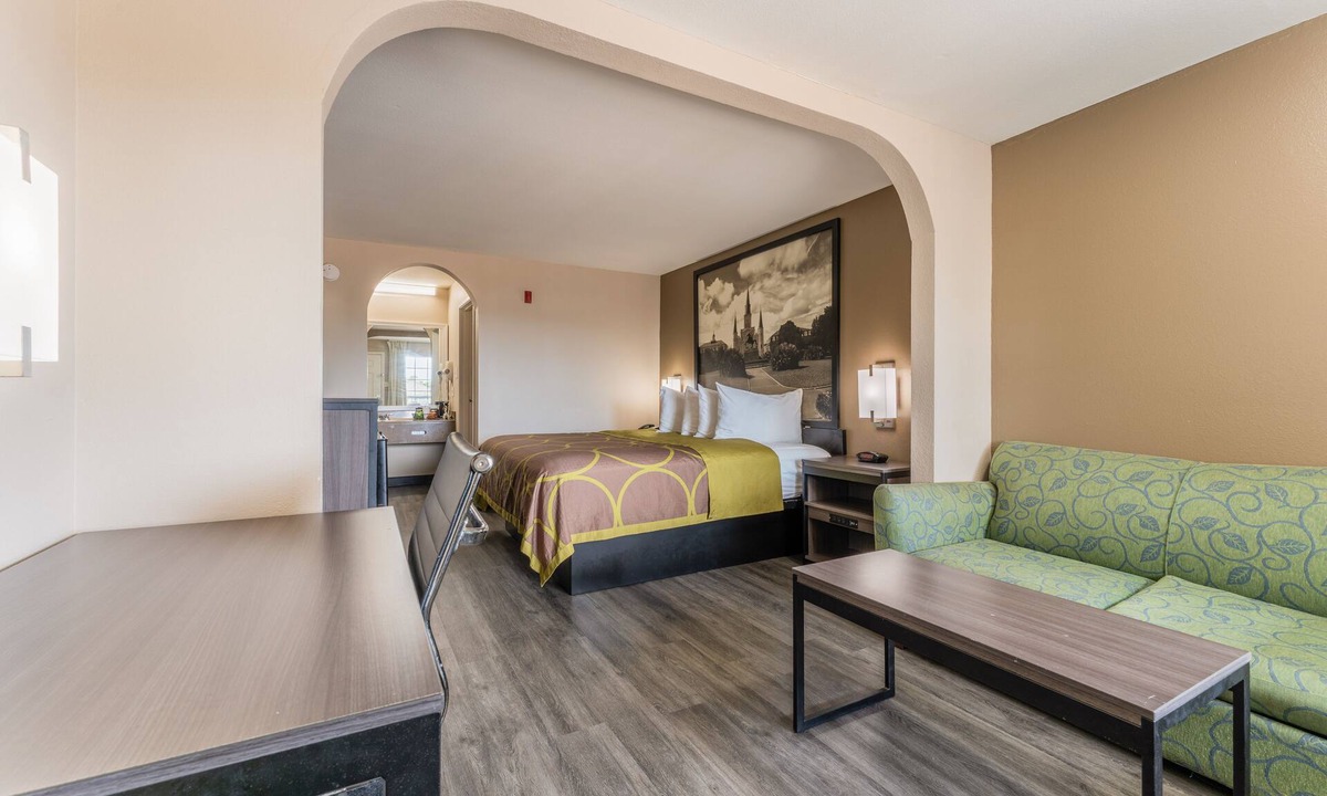 Lake Charles Hotel | Super 8 by Wyndham Lake Charles Northeast