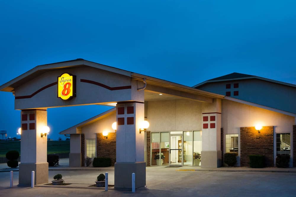 Lamar Heights Hotel | Super 8 by Wyndham Lamar