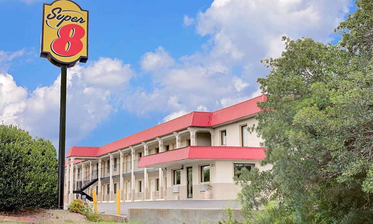 Laurel Hotel | Super 8 by Wyndham Laurel