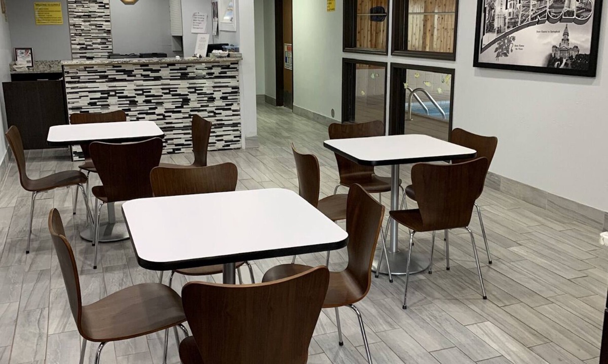 Lincoln Hotel | Super 8 by Wyndham Lincoln