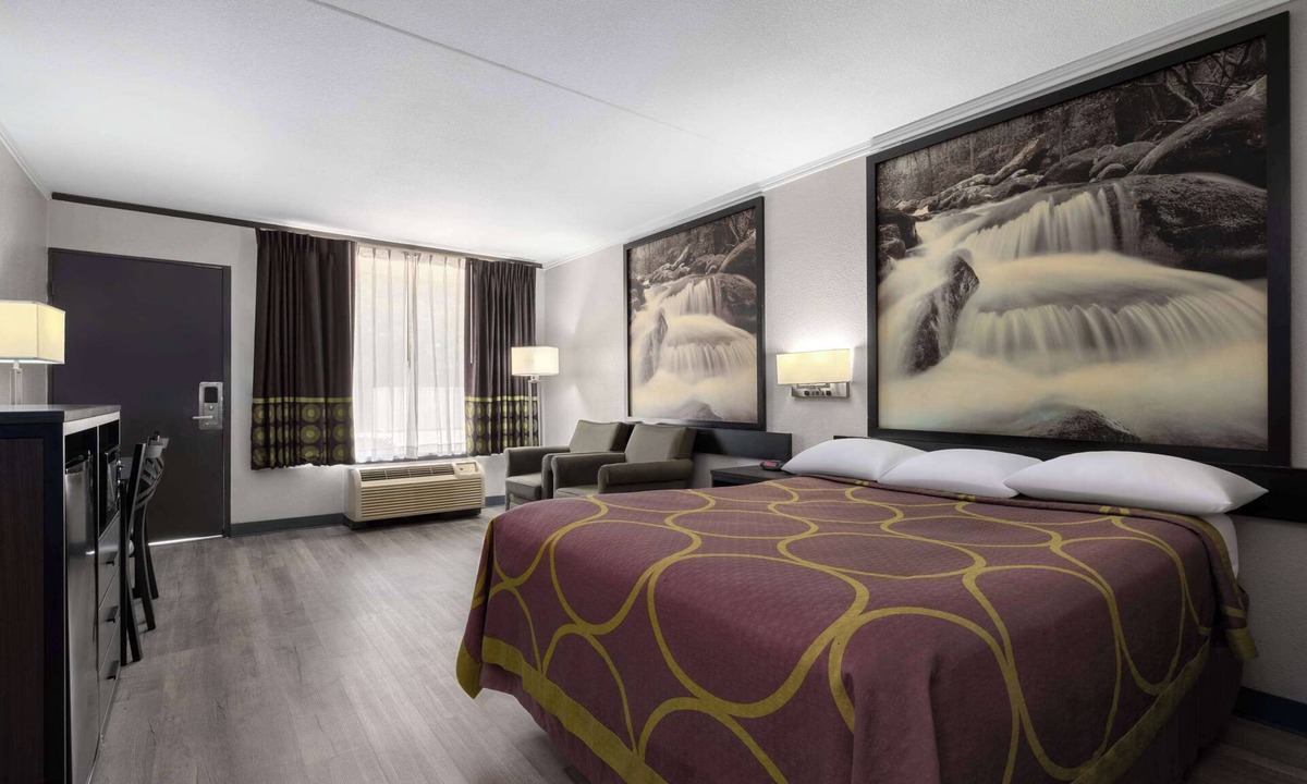 Longview Hotel | Super 8 by Wyndham Longview/North