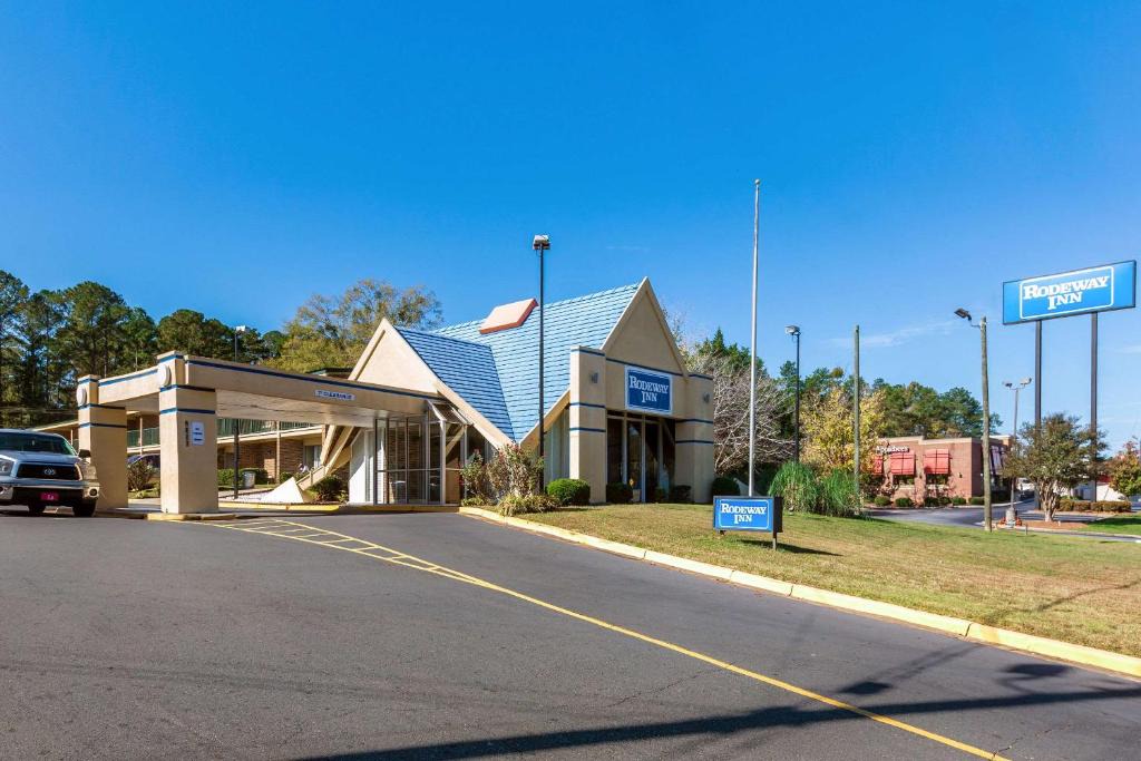 Macon Hotel | Super 8 by Wyndham Macon GA