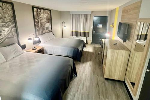 Manchester Hotel | Super 8 by Wyndham Manchester TN