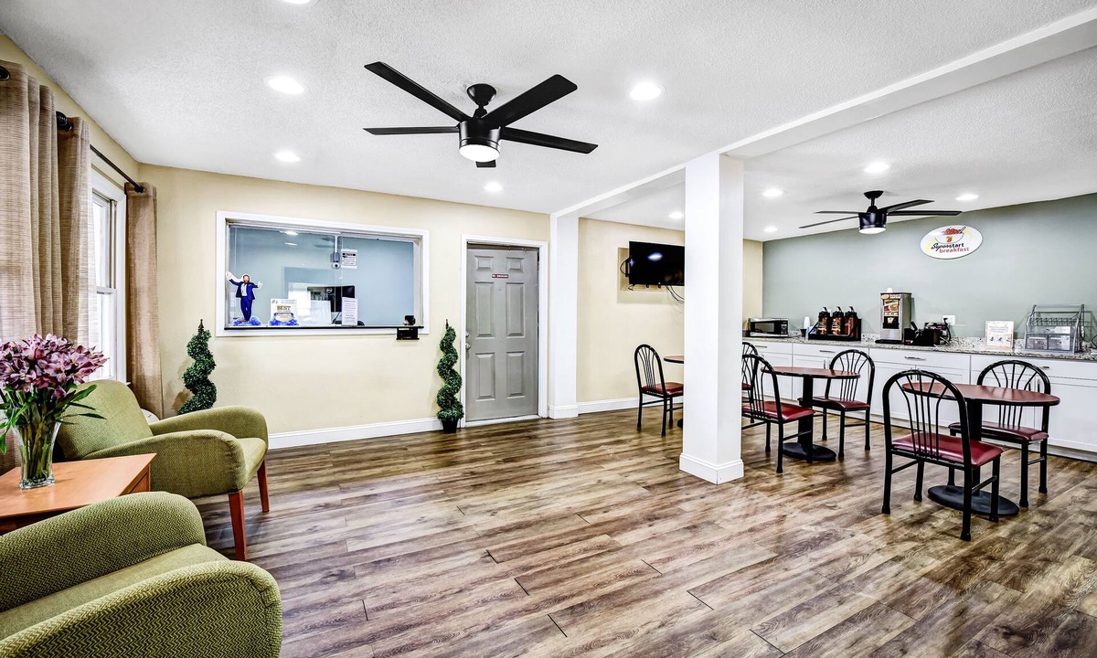 Manning Hotel | Super 8 by Wyndham Manning