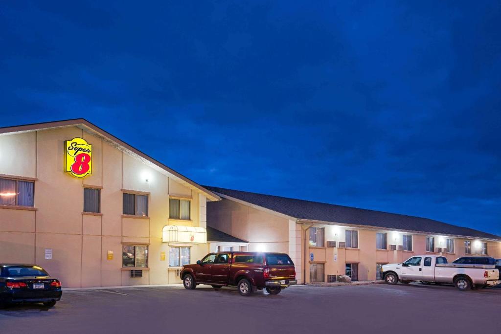 Marshall Hotel | Super 8 by Wyndham Marshall MN
