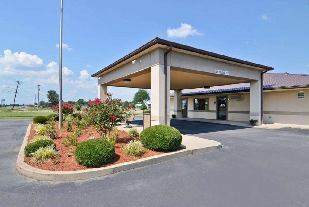 McGehee Hotel | Super 8 by Wyndham McGehee