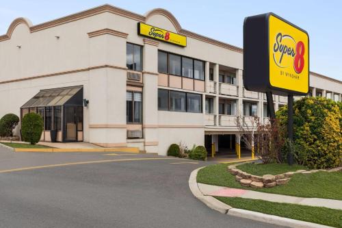 Carlstadt Hotel | Super 8 by Wyndham Meadowlands