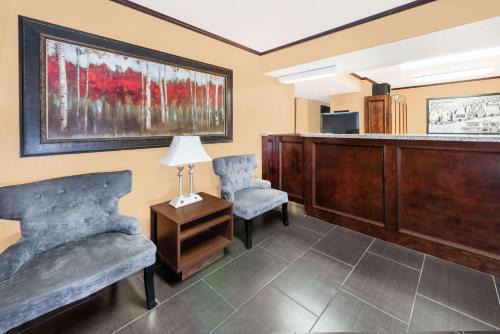 Midwest City Hotel | Super 8 by Wyndham Midwest City OK