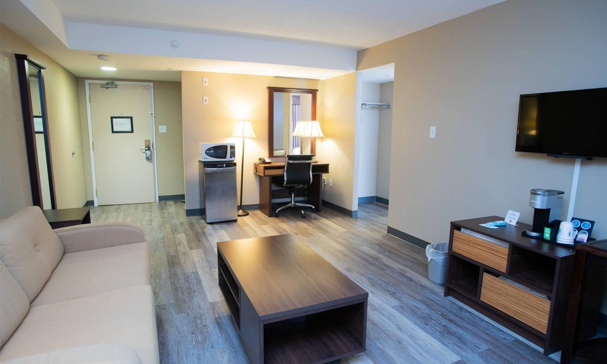 Gateway Hotel | Super 8 by Wyndham Mississauga
