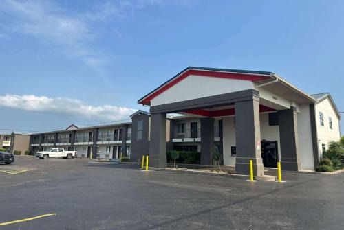 Monroe Hotel | Super 8 by Wyndham Monroe