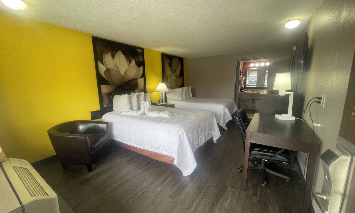 Monroe Hotel | Super 8 by Wyndham Monroe
