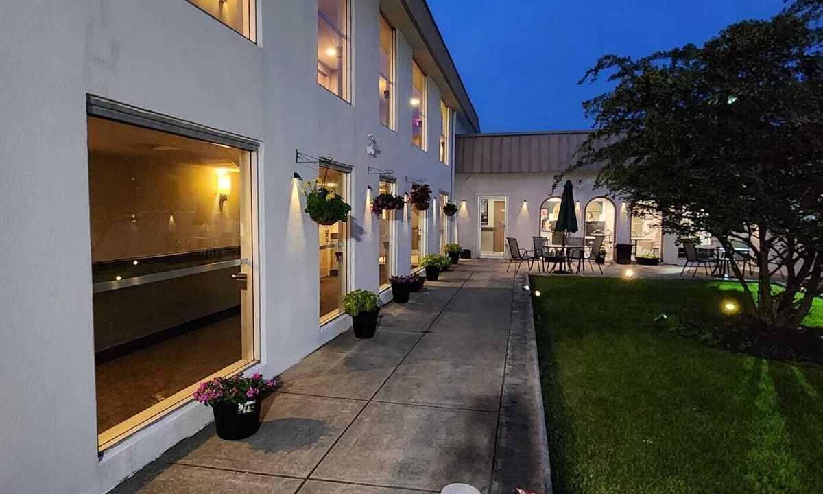 Morton Grove Hotel | Super 8 by Wyndham Morton Grove/Chicago