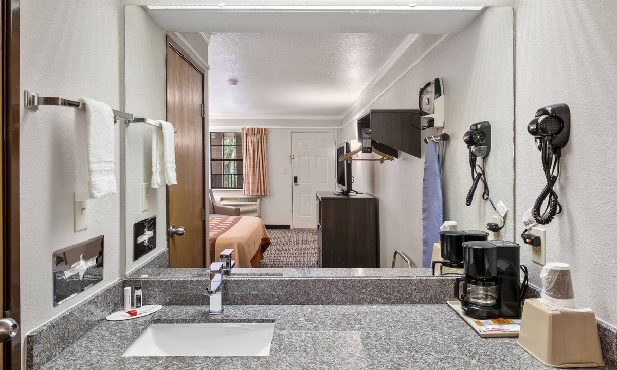 Mount Vernon Hotel | Super 8 by Wyndham Mount Vernon