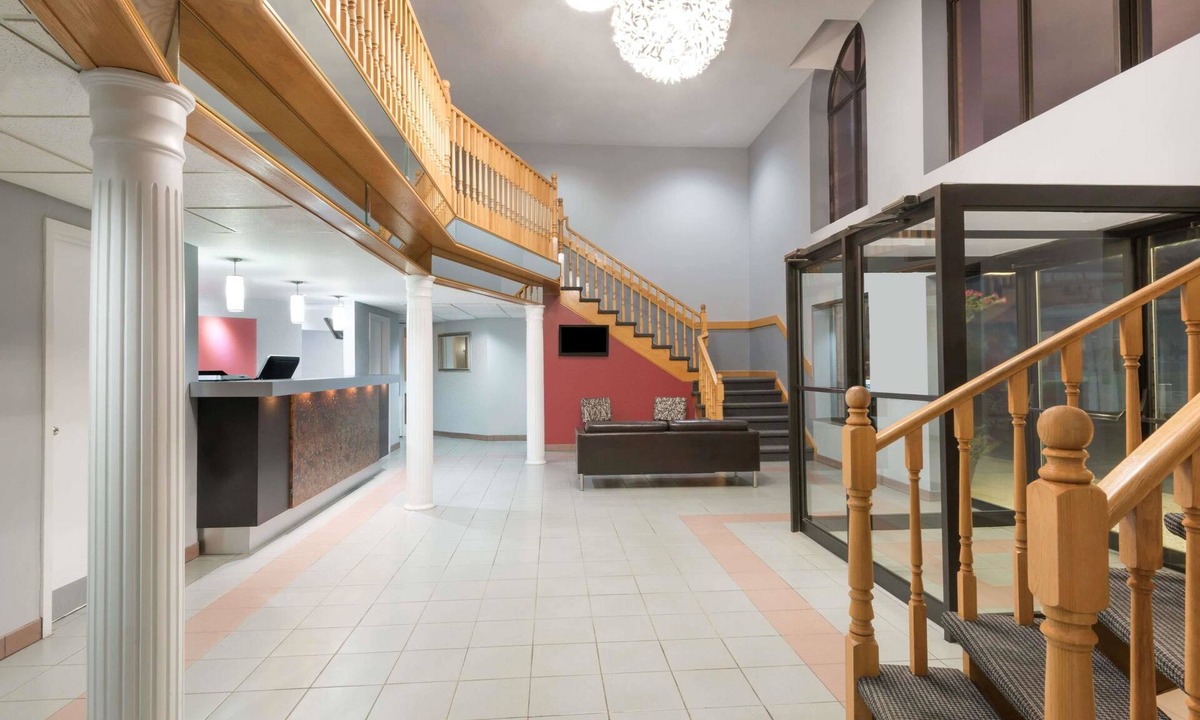 Hamilton Hotel | Super 8 by Wyndham Mt Hope Hamilton Intl Arpt ON