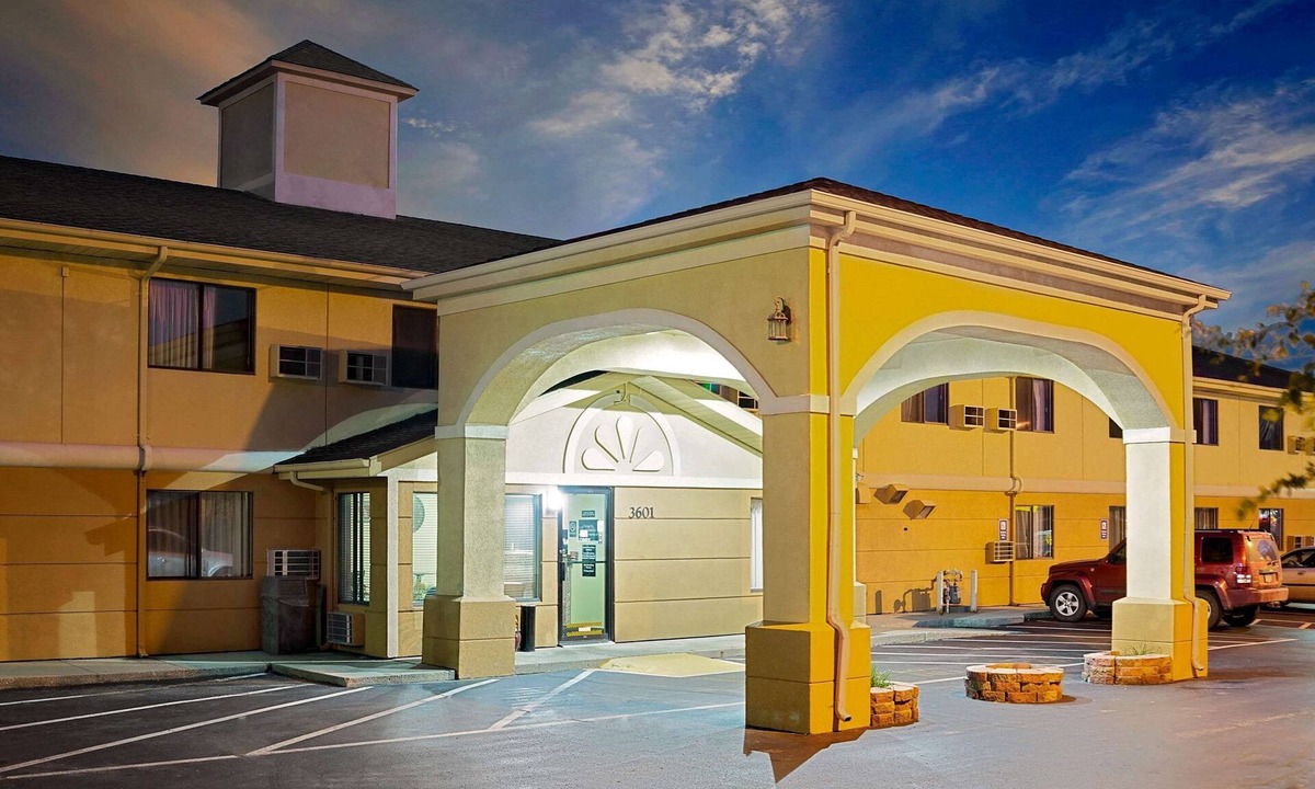 Muncie Hotel | Super 8 by Wyndham Muncie/Ball St. College Area