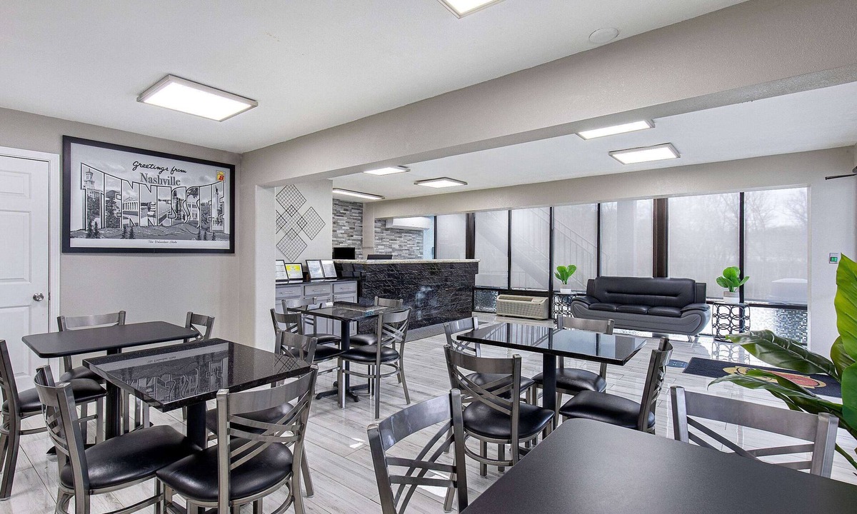 Bellevue Hotel | Super 8 by Wyndham Nashville West
