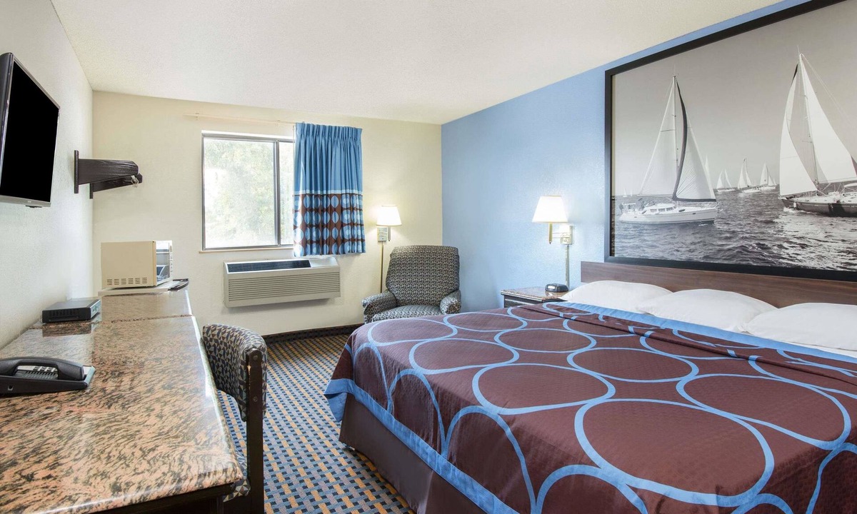 New Castle Hotel | Super 8 by Wyndham New Castle