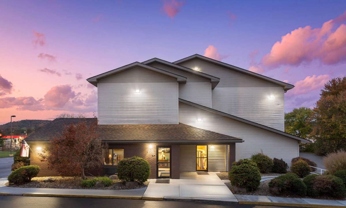 New Stanton Hotel | Super 8 by Wyndham New Stanton