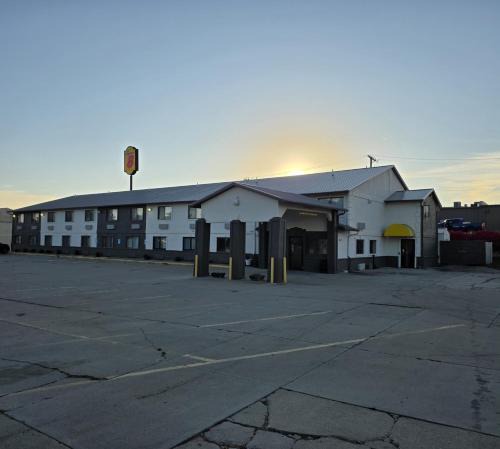 Newton Hotel | Super 8 by Wyndham Newton