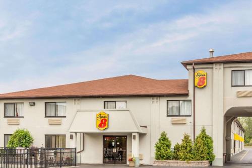Niagara Falls Hotel | Super 8 by Wyndham Niagara Falls