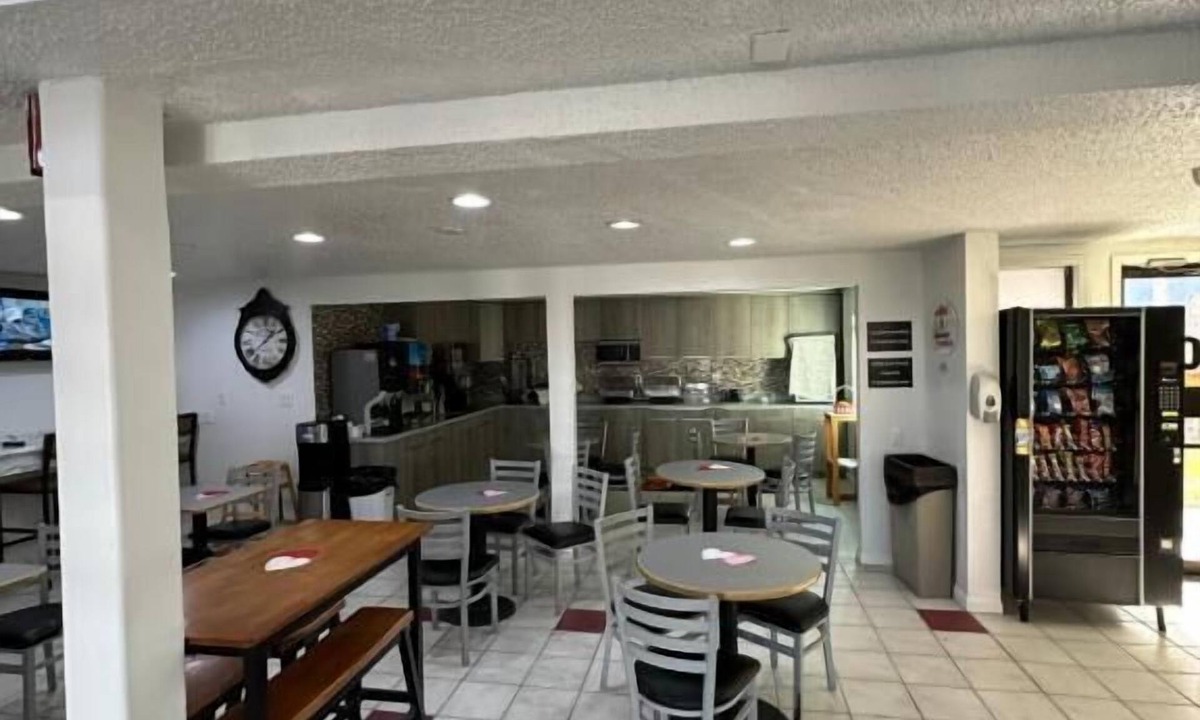 North Platte Hotel | Super 8 by Wyndham North Platte