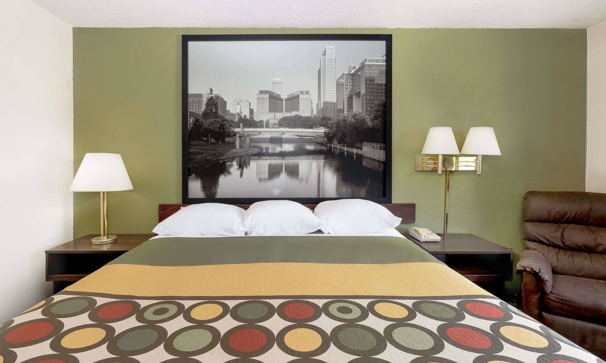 Norfolk Hotel | Super 8 by Wyndham Norfolk